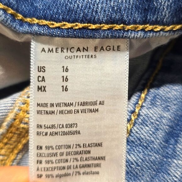 American Eagle Curvy High Rise Super Stretch Distressed Shorts - Size 16 - Picture 5 of 11